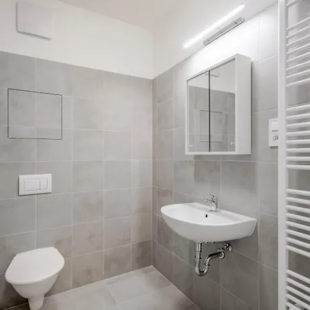 Blueground Vysocany Balcony Nr Park Prg-107 شقة براغ